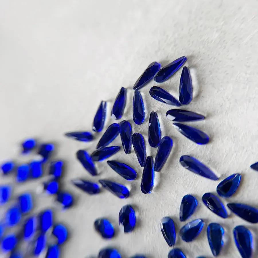 Marie eve mongeau diamants formes bleu royal8 1 